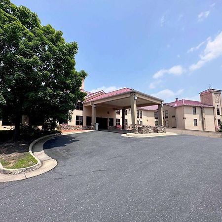 Hotel Wingate By Wyndham Waynesboro Exterior foto