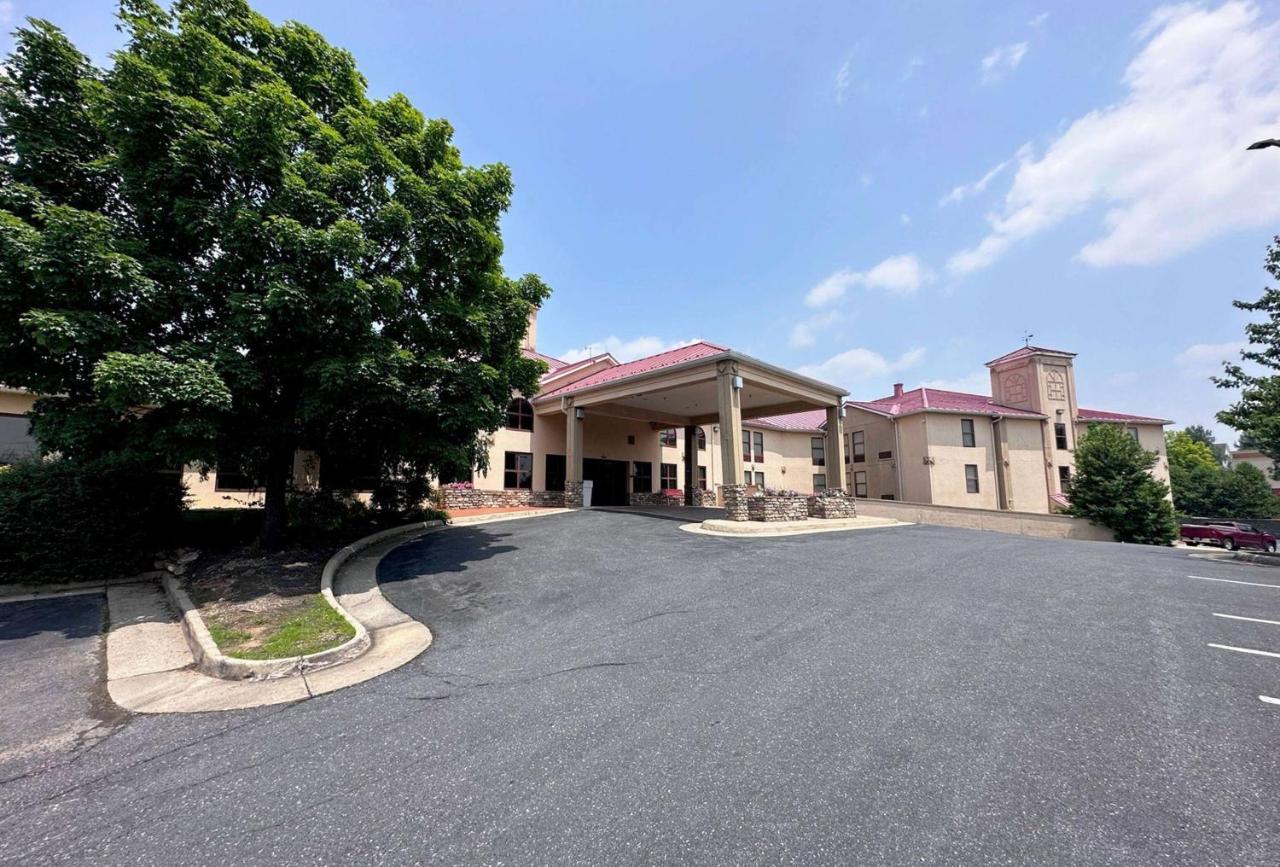 Hotel Wingate By Wyndham Waynesboro Exterior foto